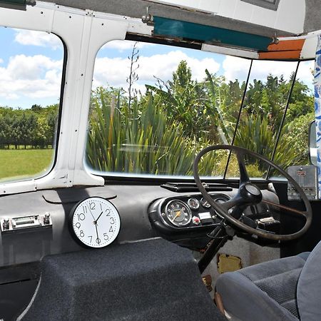 Evi The School Bus At Oromahoe Downs Farm Puketona Exterior photo