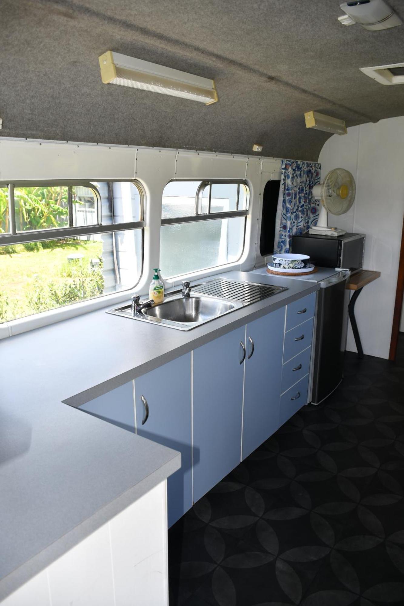 Evi The School Bus At Oromahoe Downs Farm Puketona Exterior photo